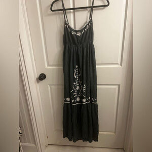 Skemo one size embroidered gray with White maxi dress